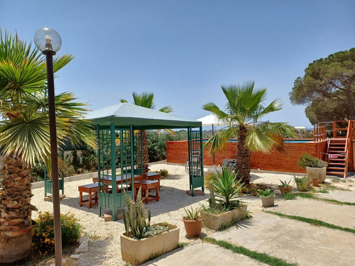 Turtle Island Apartments Santa Croce Camerina Bagian luar foto